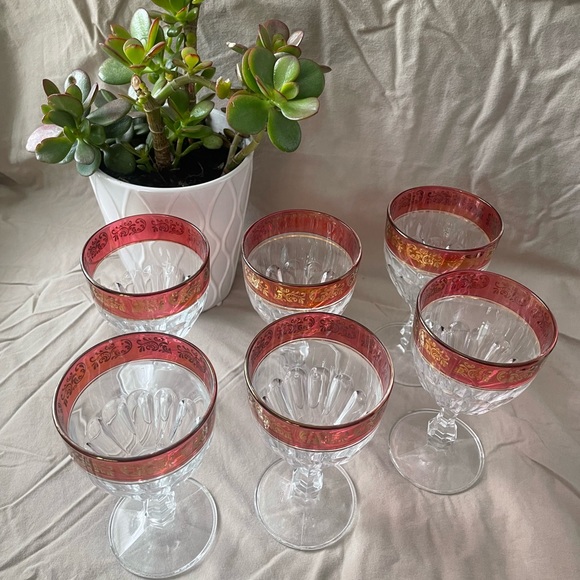 6  Pressed Glass Thumbprint Cordial Glasses Cranberry Band Gold Design - Picture 7 of 15